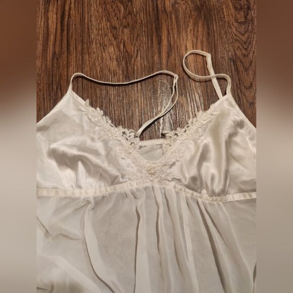 Vintage Elegant White Lace Trim Slip - Picture 2 of 5